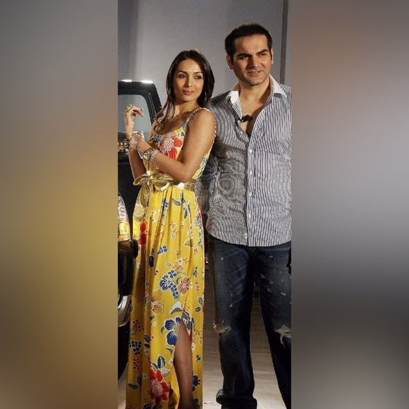 D&G Yellow Print Gold Belted Chain Trim Maxi Dress Size 44 - Picture 10 of 16